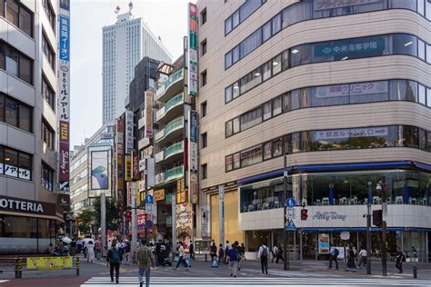 おすすめ屋 池袋 〜異世界と現実の交差点〜