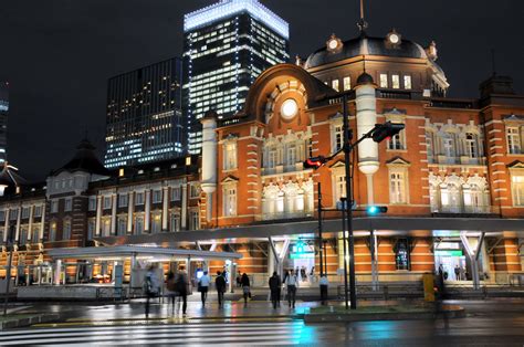 東京駅 深夜営業 - 夜の東京駅で見つける、時間を超えた物語